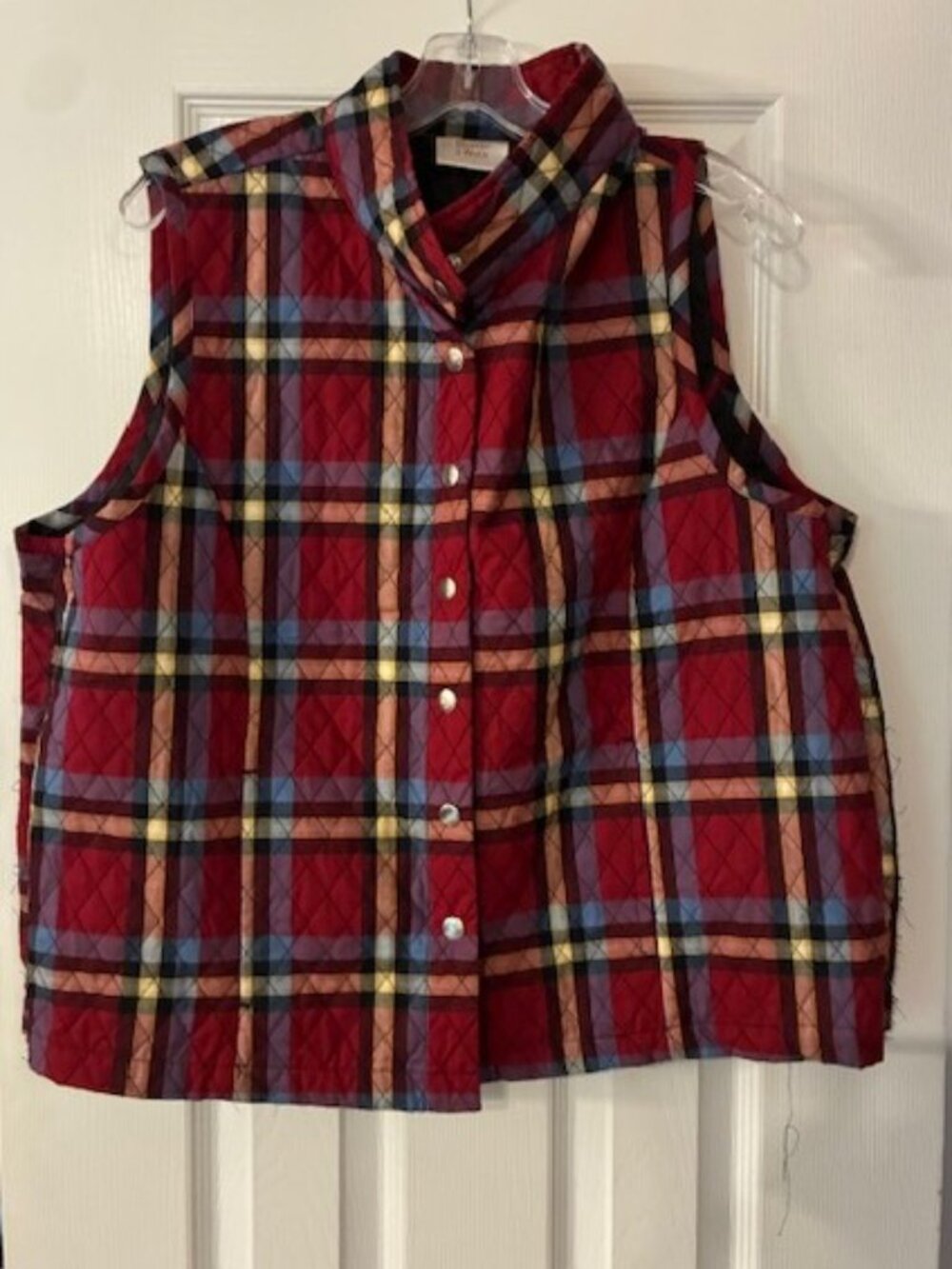 Baxter & Wells Women's Size XL Vest Red Black Plaid Quilted Snap Front Pockets
